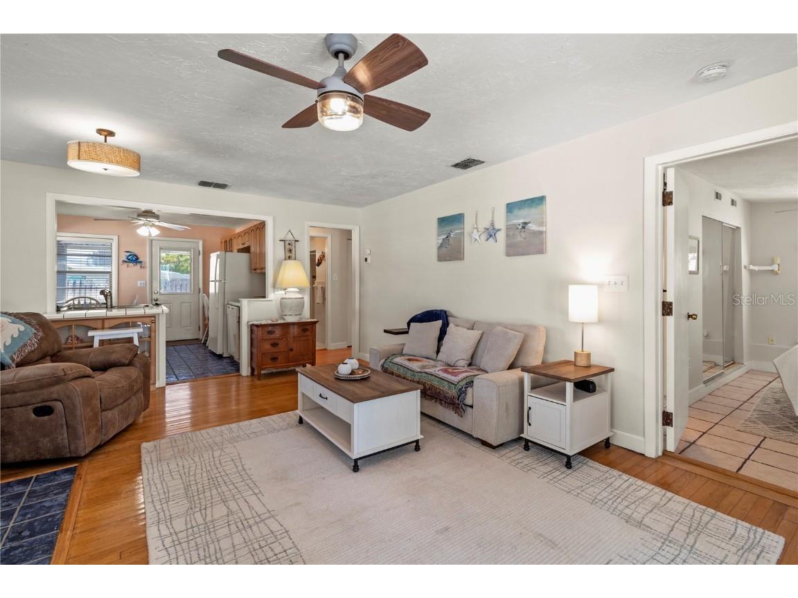 2813 Avenue E Holmes Beach FL 34217 A4668413 image9