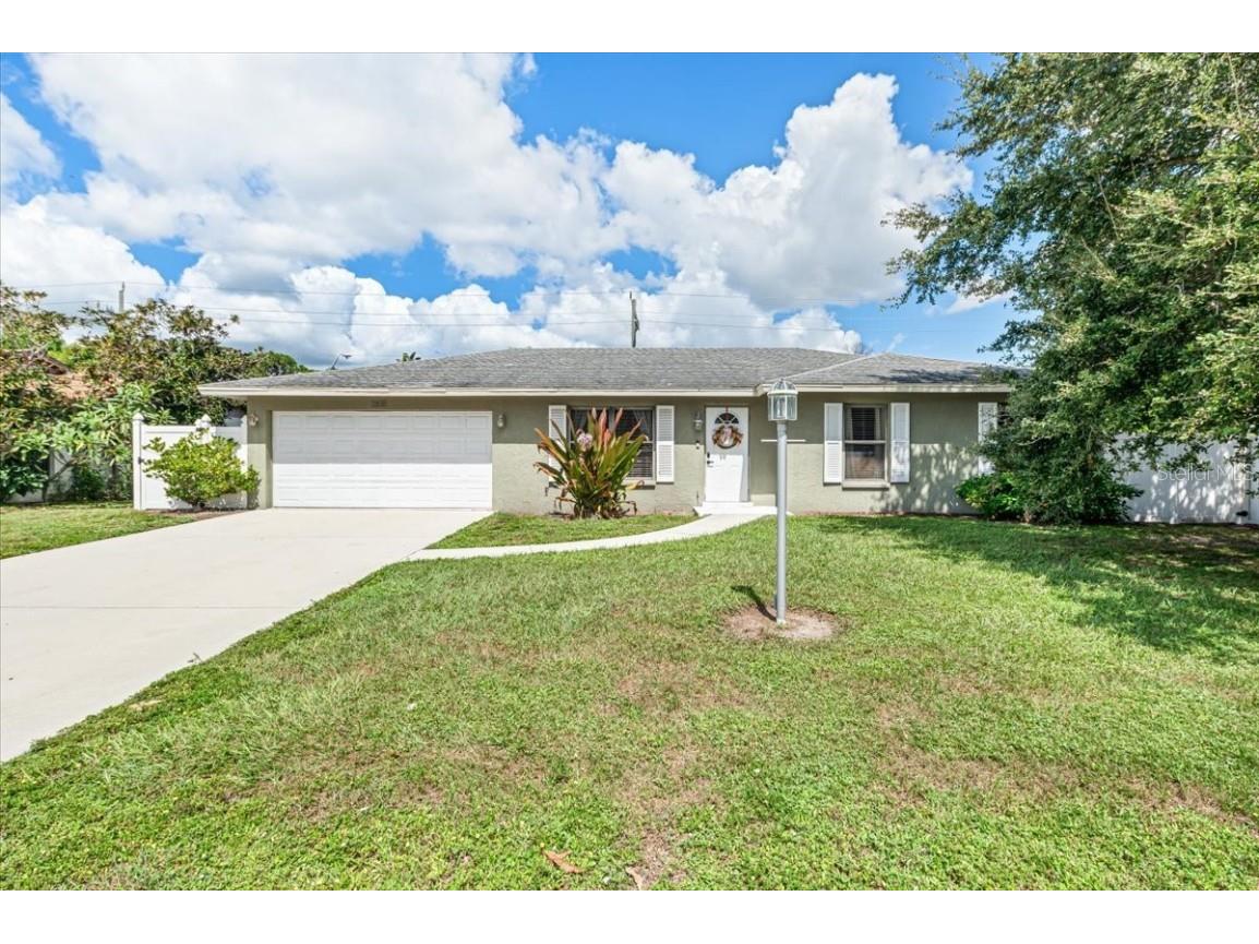 2815 Indianwood Drive Sarasota FL 34232 A4666320 image1