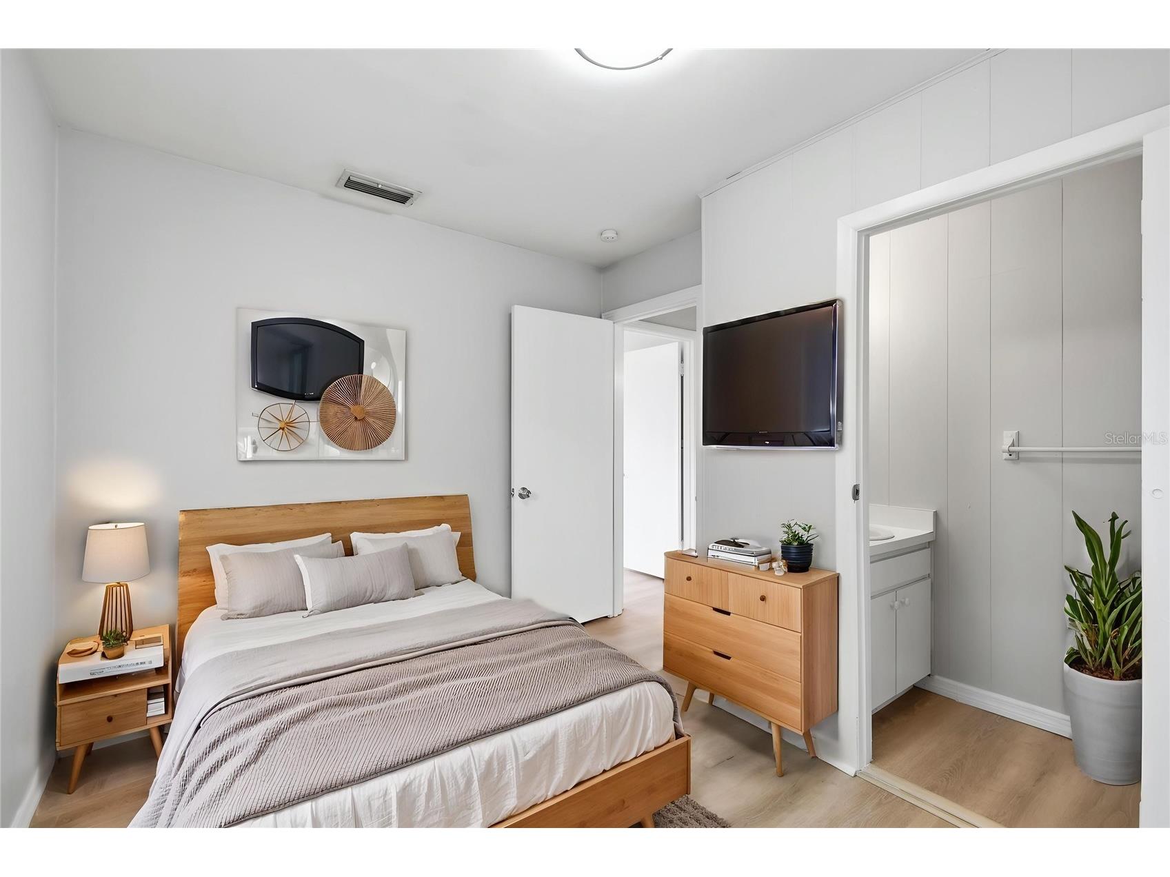 2817 Hawthorne Street Sarasota FL 34239 O6413863 image11