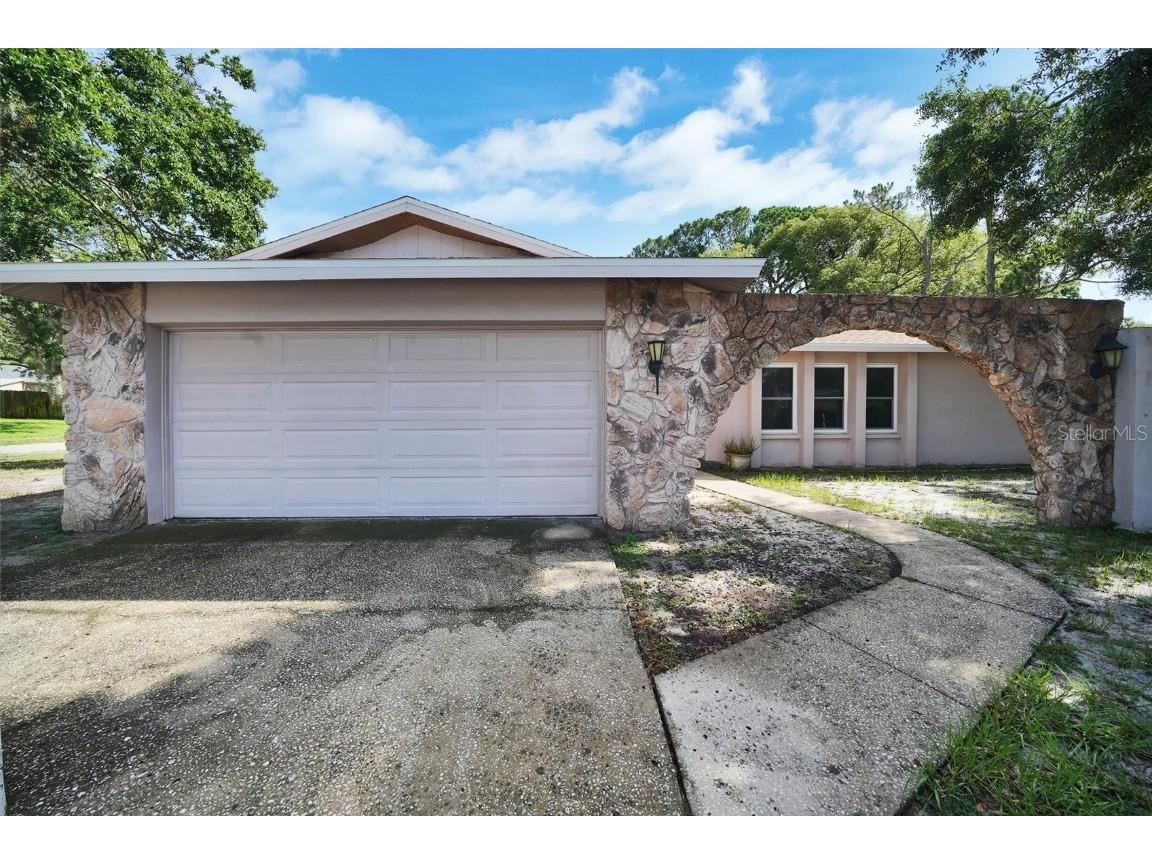 2817 Rustic Oaks Drive Palm Harbor FL 34684 TB8397196 image1