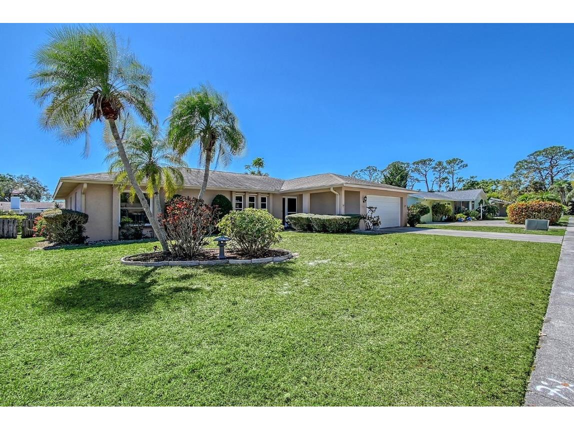 2818 Mayflower Street Sarasota FL 34231 A4644108 image1