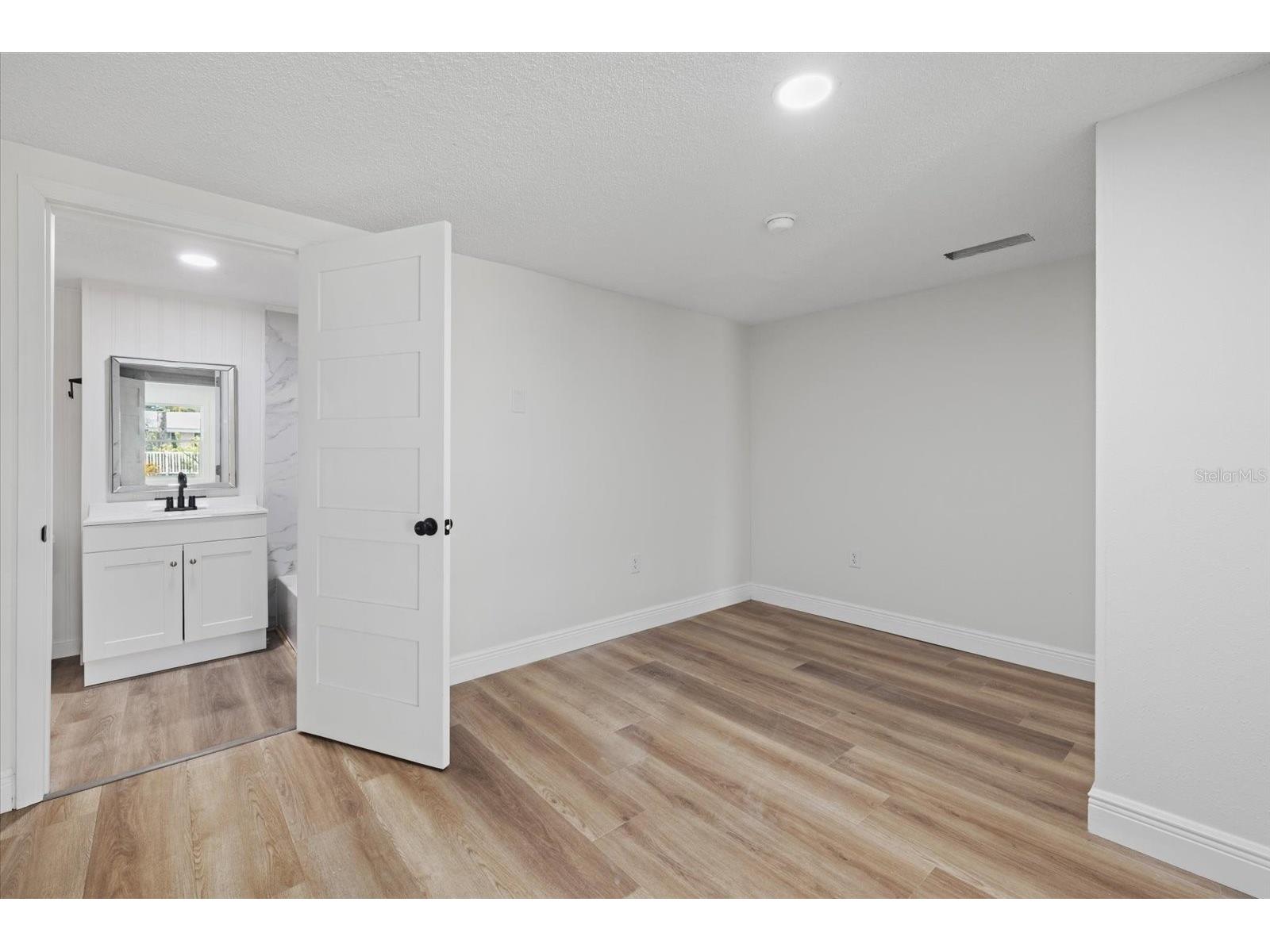 2818 Olympic Street Sarasota FL 34231 A4696918 image12