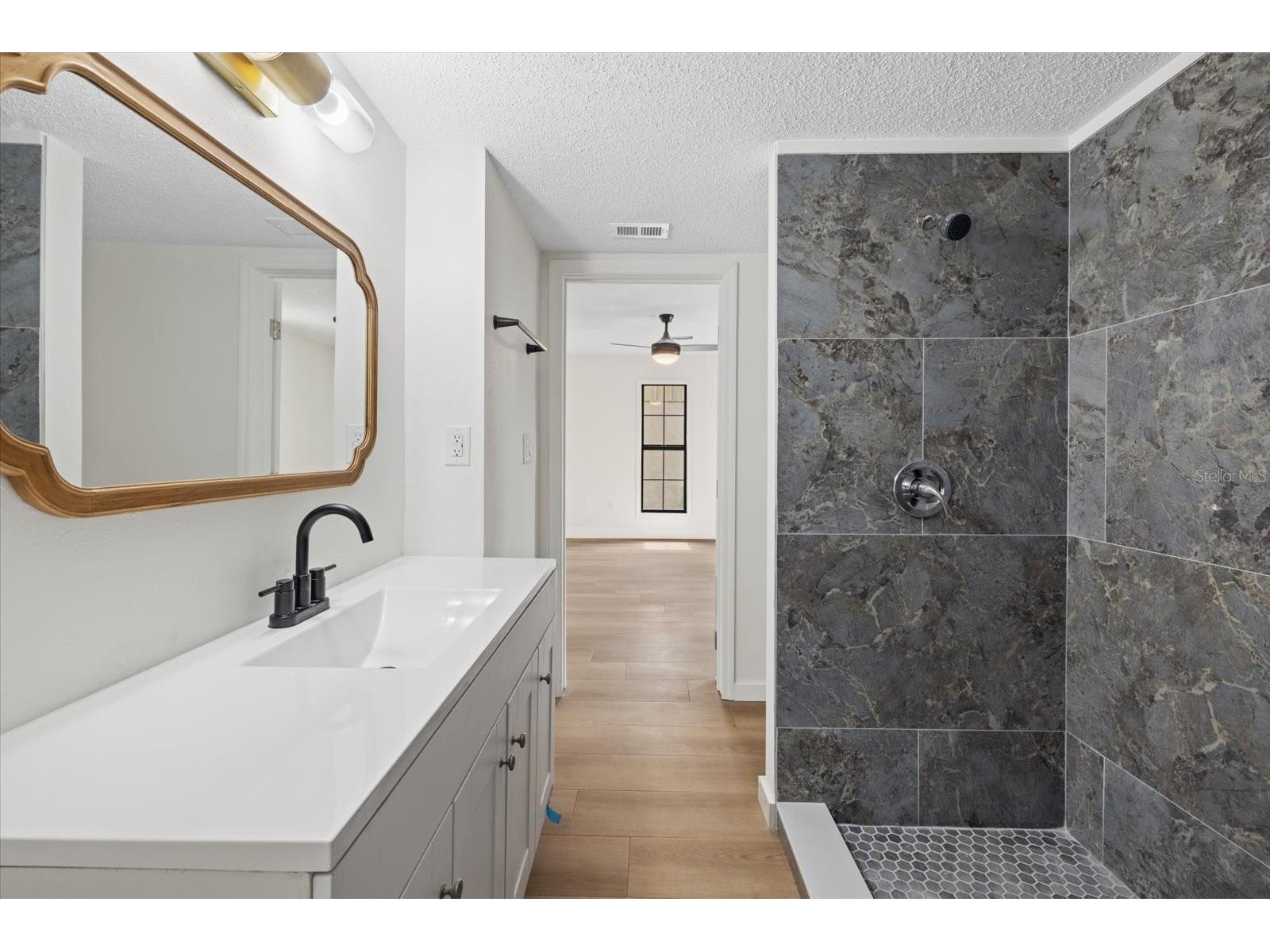2818 Olympic Street Sarasota FL 34231 A4696918 image21
