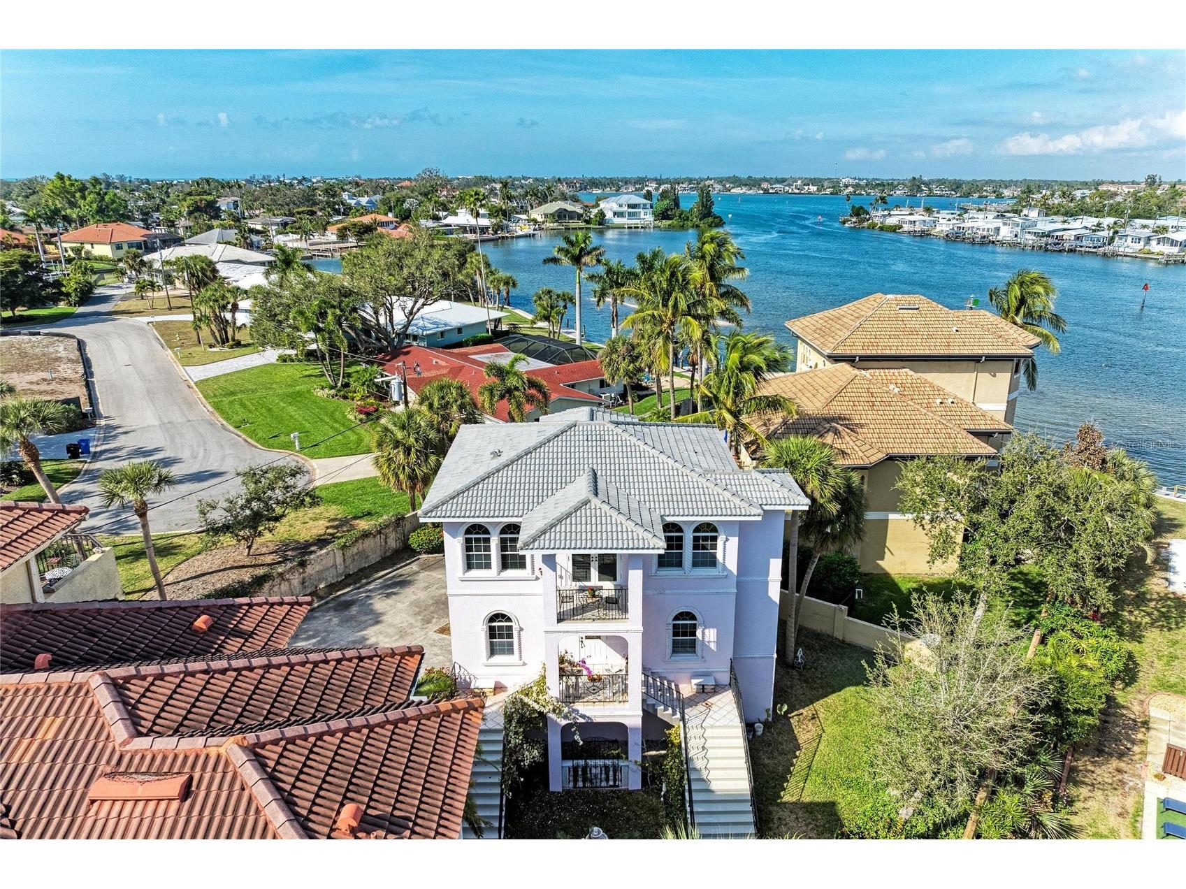 282 Santa Maria Street Venice FL 34285 - ROBERTS BAY A4677246 image1