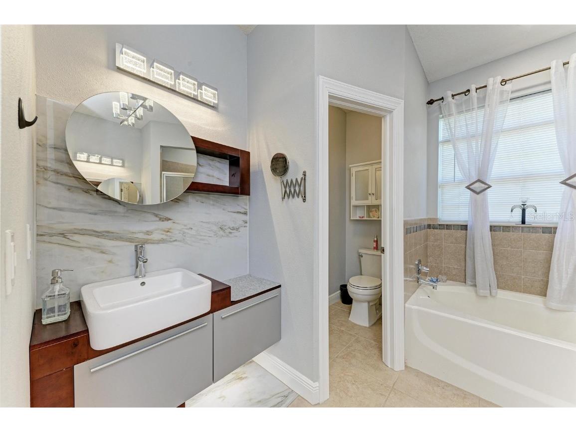 2820 Alliance Avenue Sarasota FL 34231 A4662990 image32