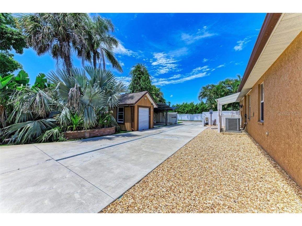 2820 Alliance Avenue Sarasota FL 34231 A4662990 image63