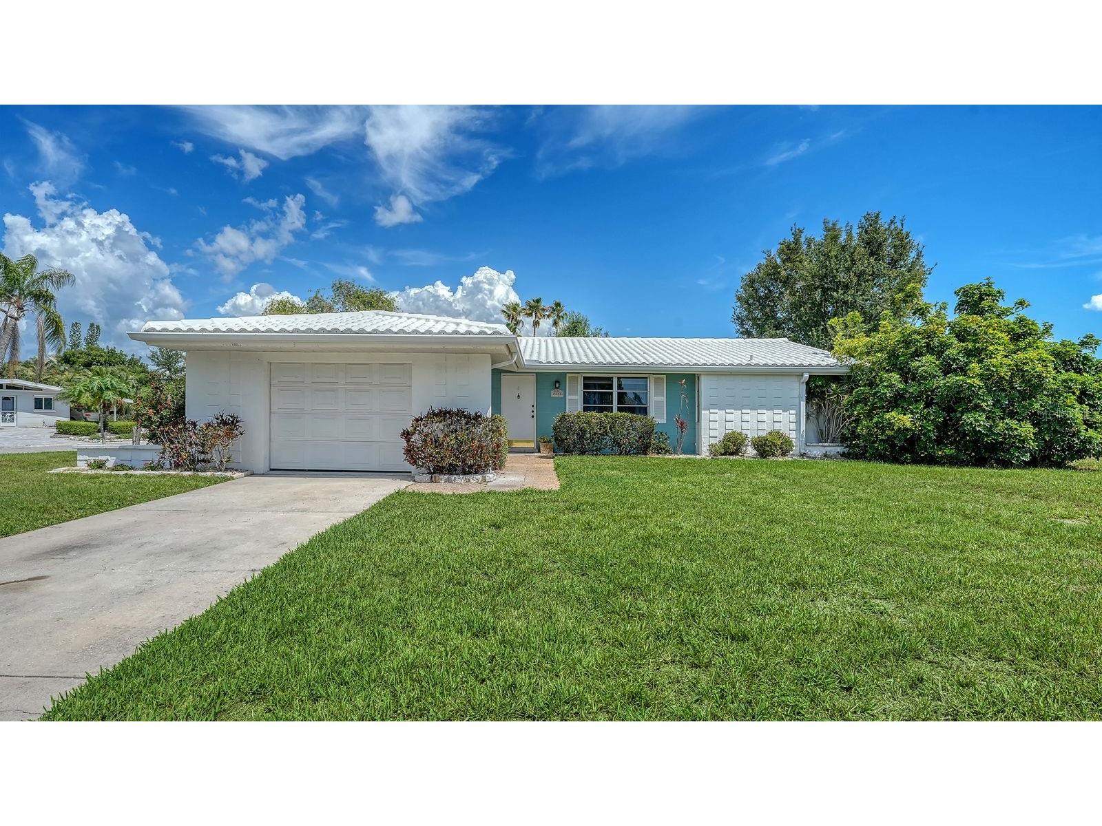 2822 Safe Harbor Circle Sarasota FL 34231 A4694591 image1