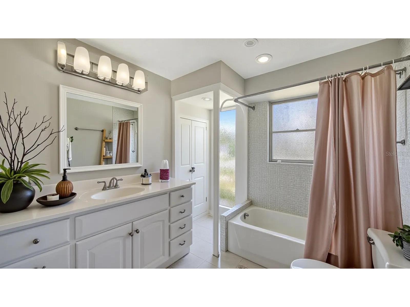 2822 Safe Harbor Circle Sarasota FL 34231 A4694591 image37