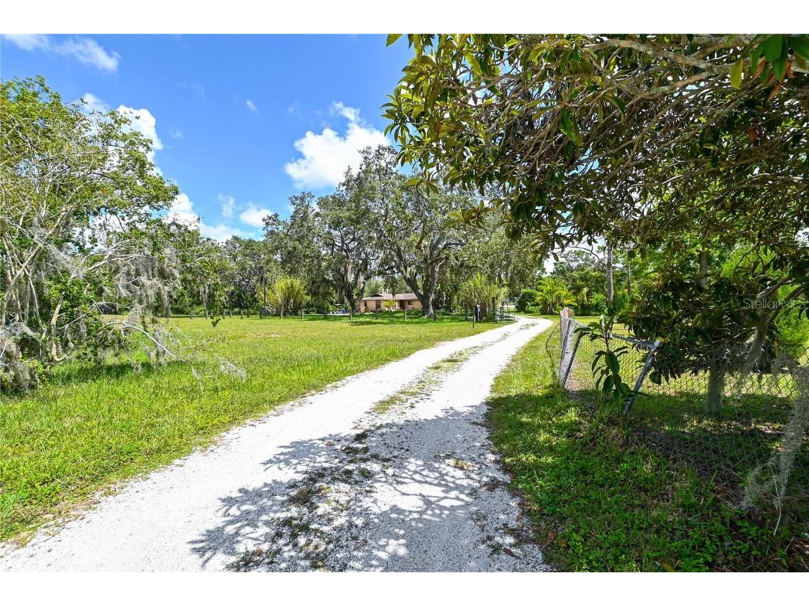 2824 Gocio Road Extension Sarasota FL 34235 - POND A4572861 image1