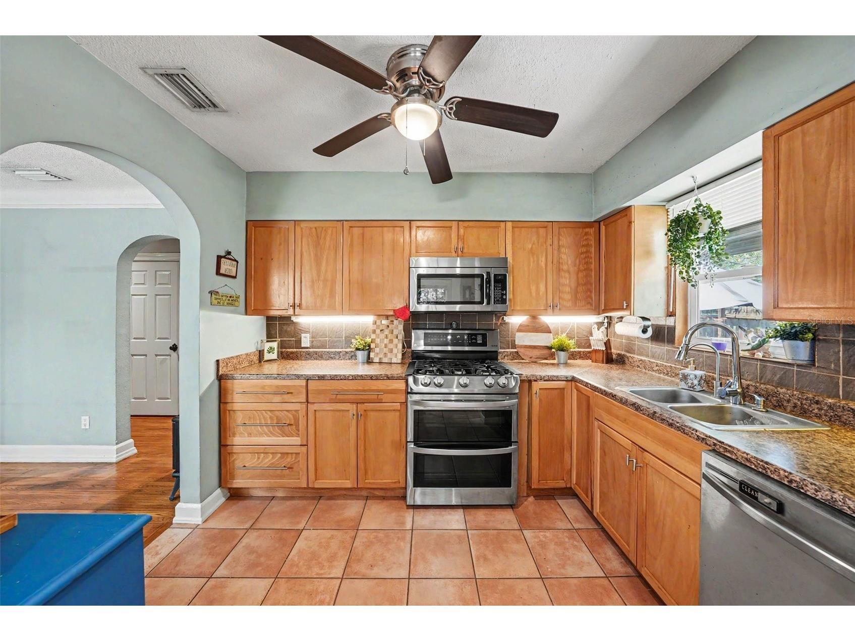 2827 9th Avenue N Saint Petersburg FL 33713 TB8505963 image11