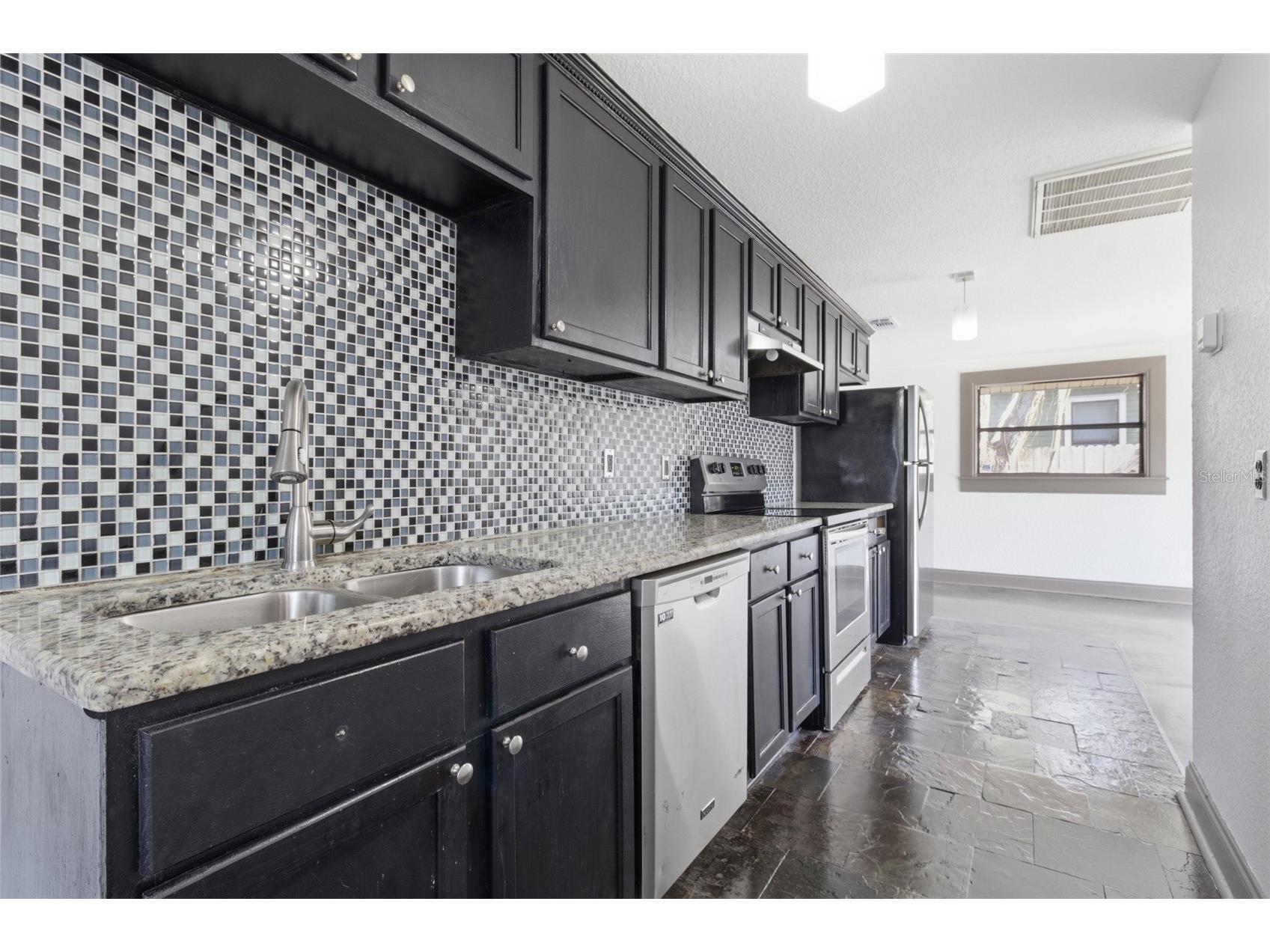 2828 N Elmore Avenue Tampa FL 33602 TB8495301 image10