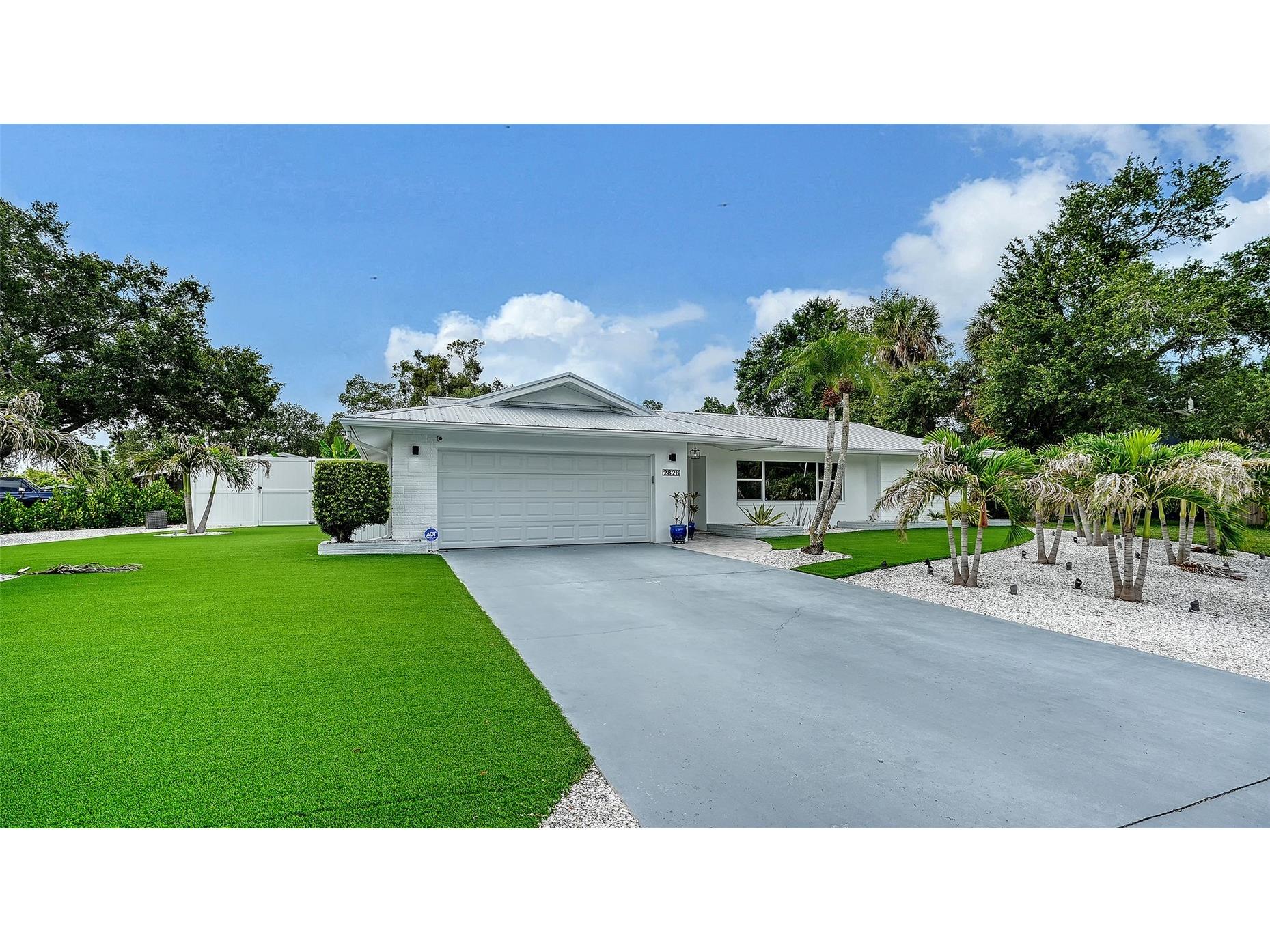2828 Suncrest Drive Sarasota FL 34239 A4698395 image1