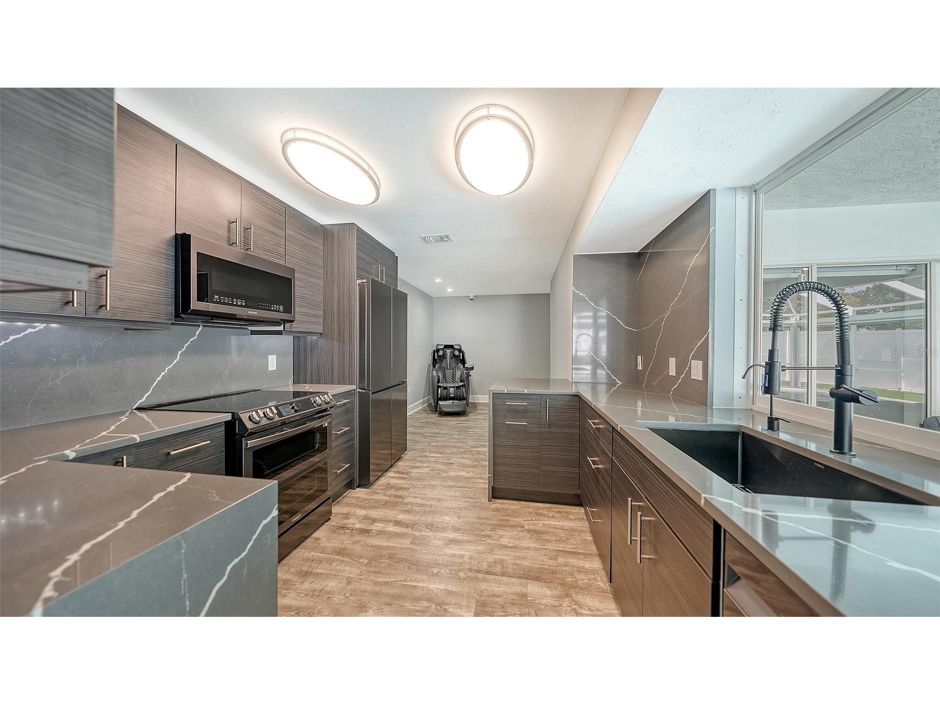 2828 Suncrest Drive Sarasota FL 34239 A4698395 image10