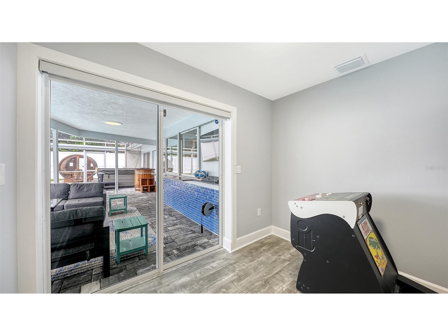 2828 Suncrest Drive Sarasota FL 34239 A4698395 image12