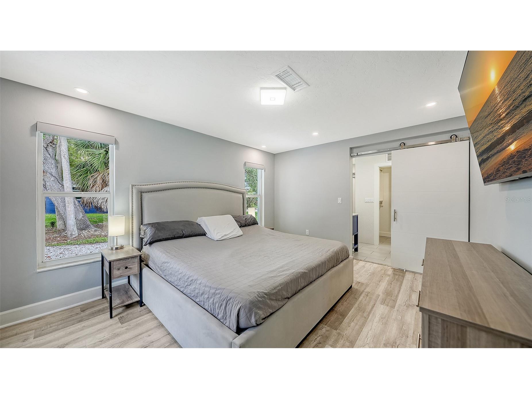 2828 Suncrest Drive Sarasota FL 34239 A4698395 image13