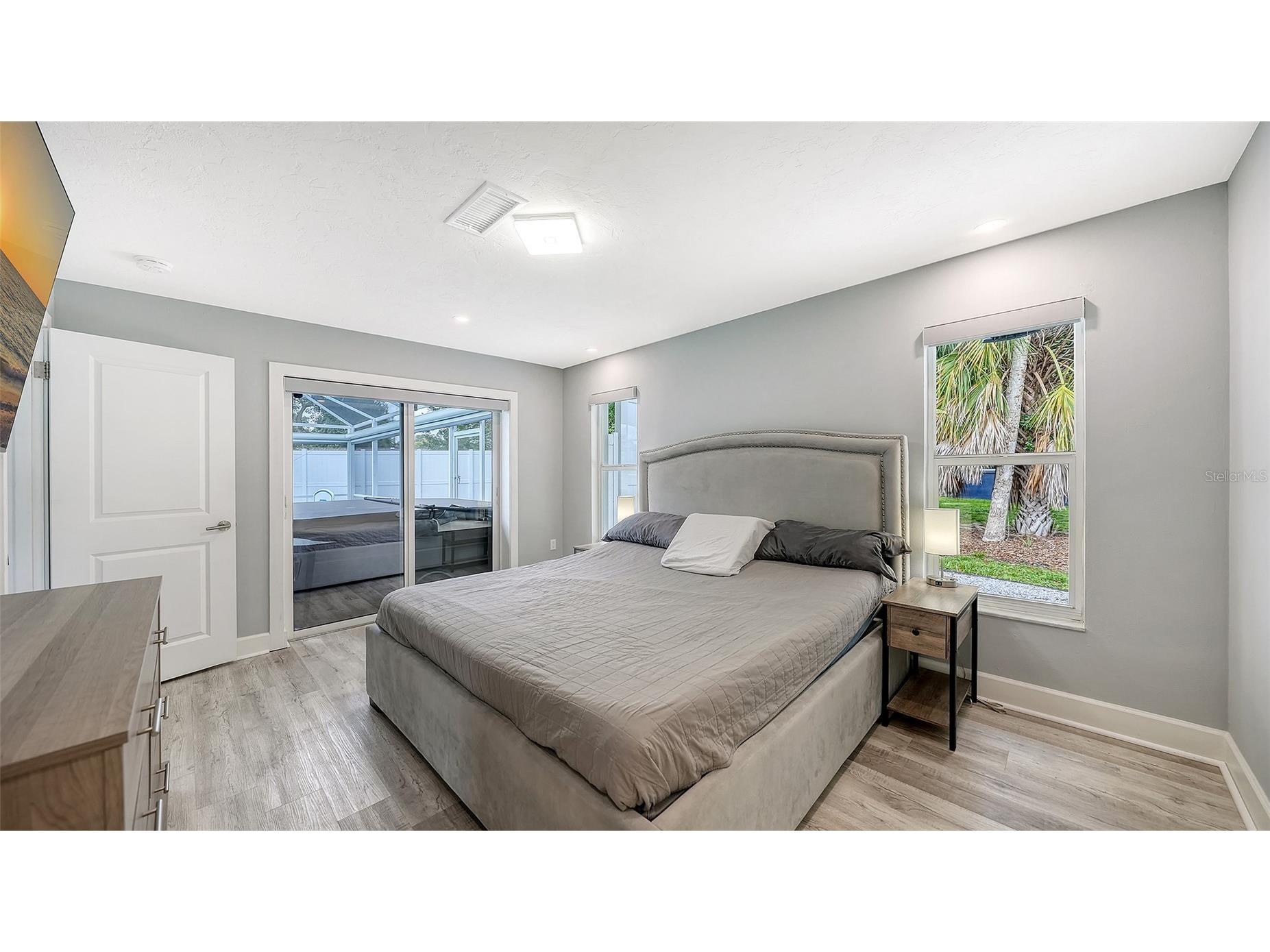 2828 Suncrest Drive Sarasota FL 34239 A4698395 image14