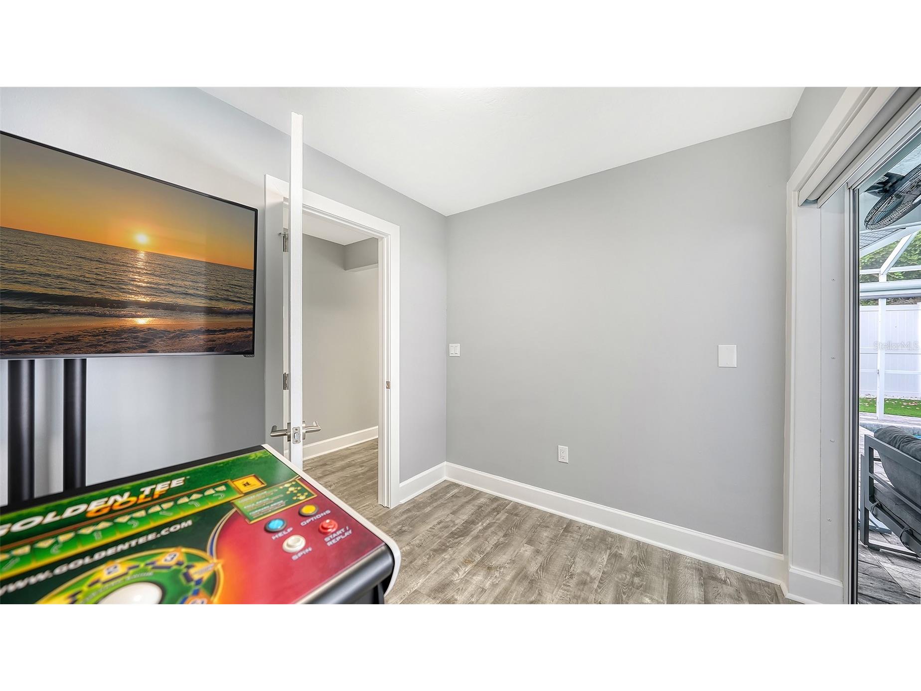 2828 Suncrest Drive Sarasota FL 34239 A4698395 image18