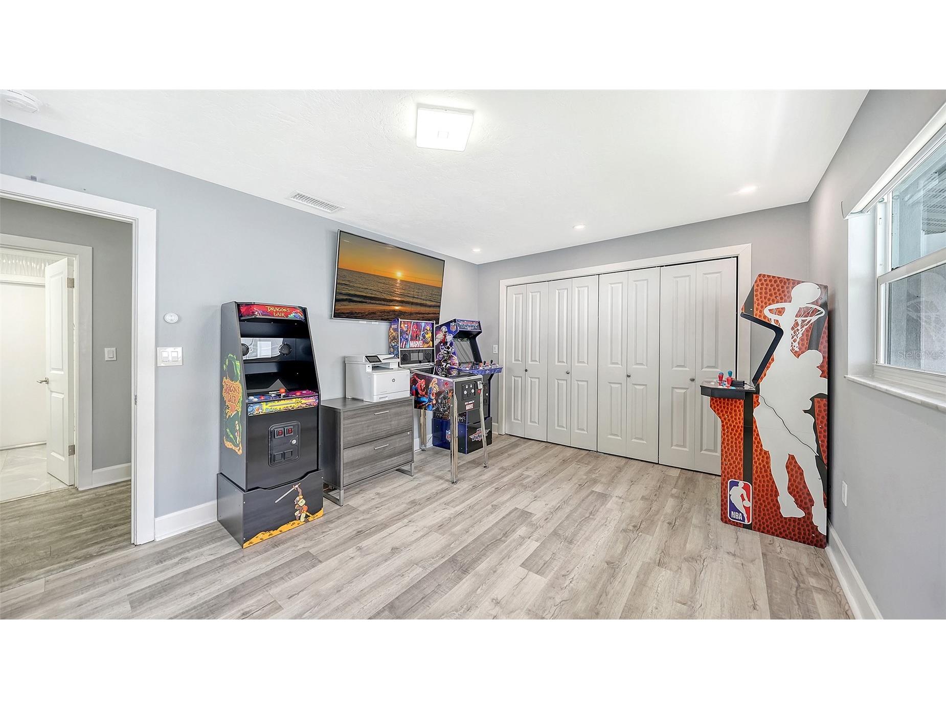 2828 Suncrest Drive Sarasota FL 34239 A4698395 image20