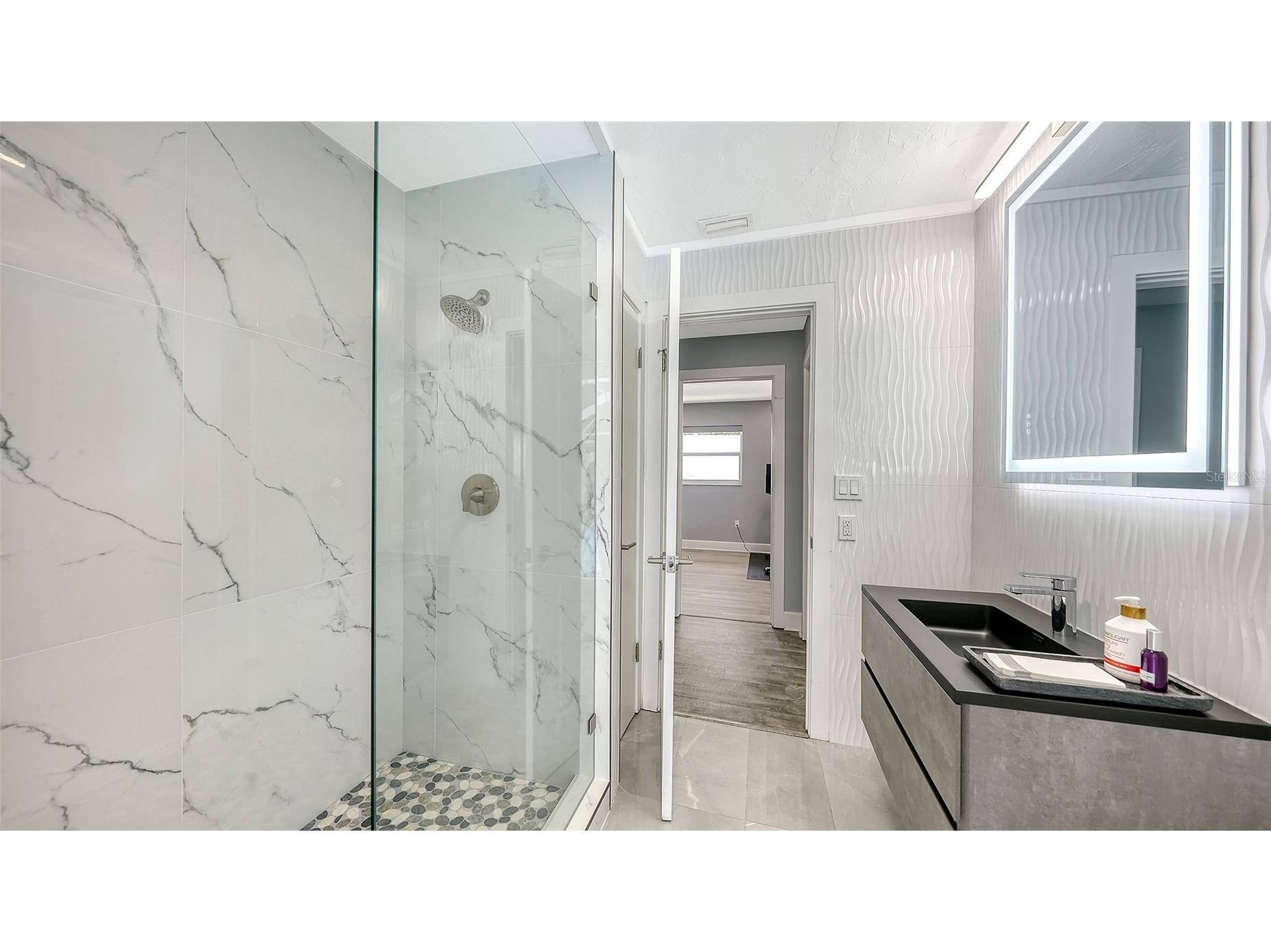 2828 Suncrest Drive Sarasota FL 34239 A4698395 image22