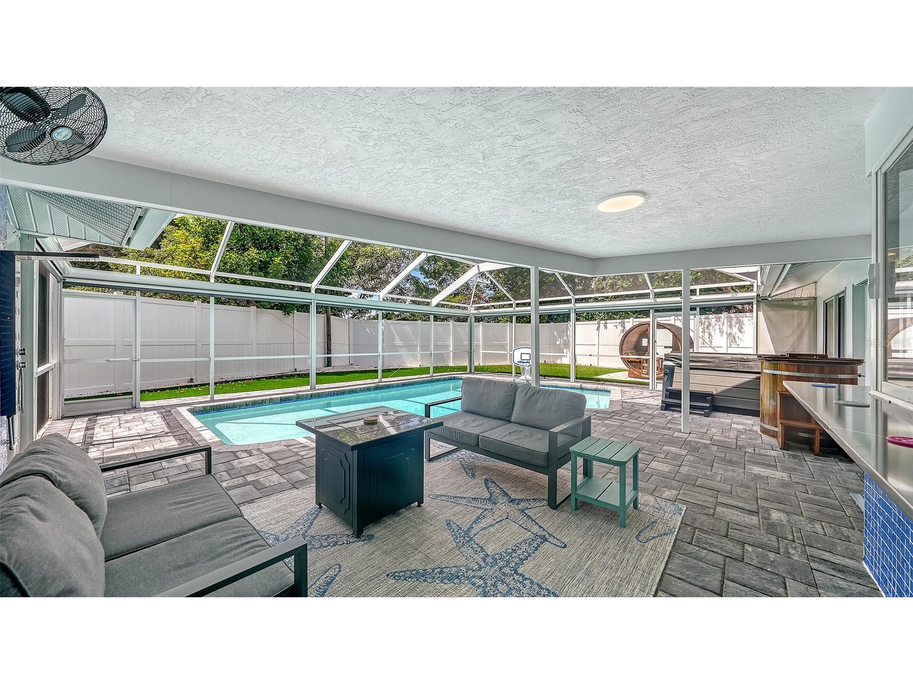 2828 Suncrest Drive Sarasota FL 34239 A4698395 image24