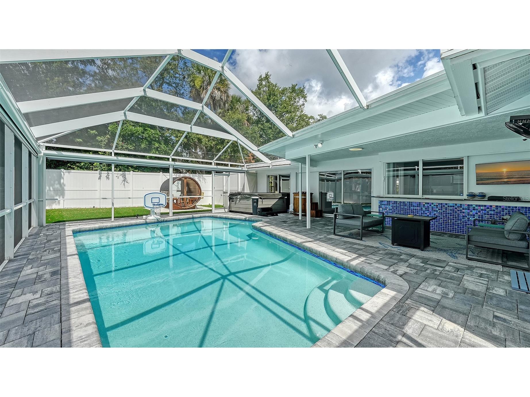 2828 Suncrest Drive Sarasota FL 34239 A4698395 image26
