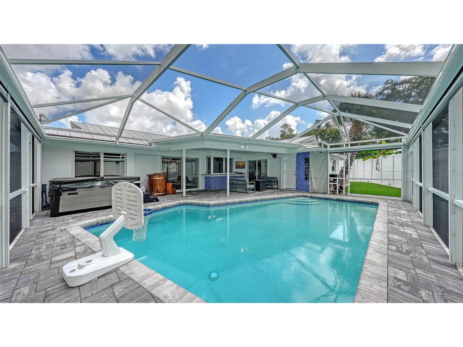 2828 Suncrest Drive Sarasota FL 34239 A4698395 image27