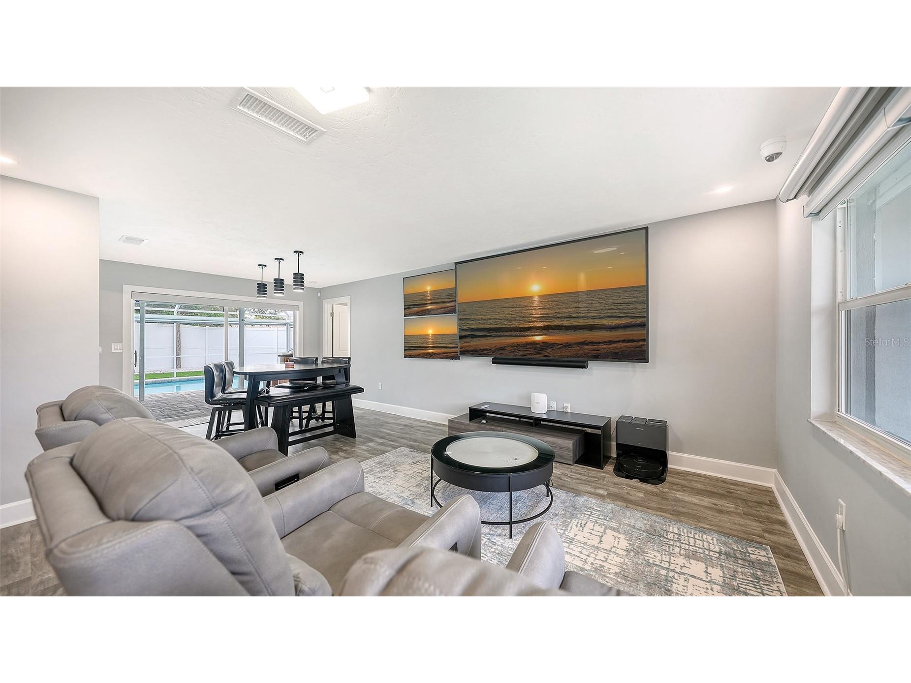 2828 Suncrest Drive Sarasota FL 34239 A4698395 image7