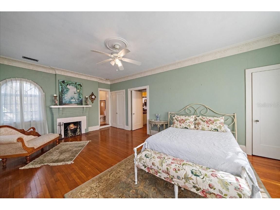 2830 Bay Shore Circle Sarasota FL 34234 A4665647 image12