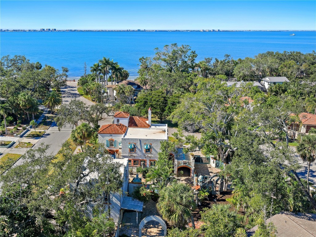 2830 Bay Shore Circle Sarasota FL 34234 A4665647 image2