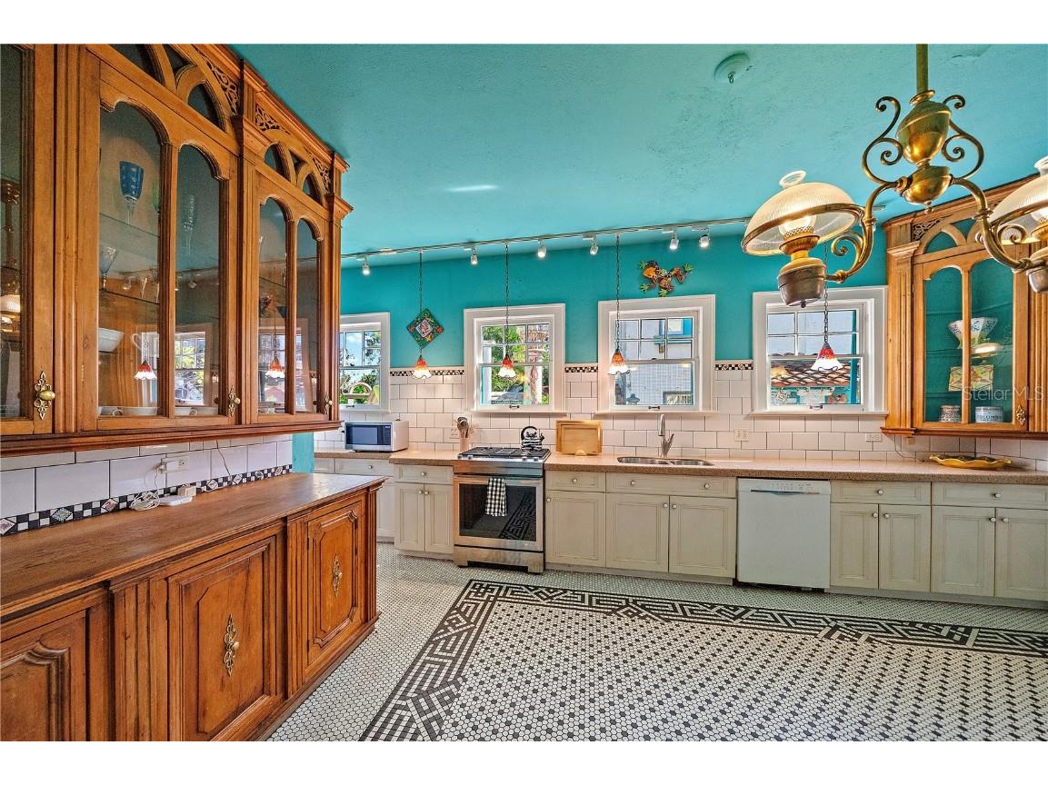 2830 Bay Shore Circle Sarasota FL 34234 A4665647 image28