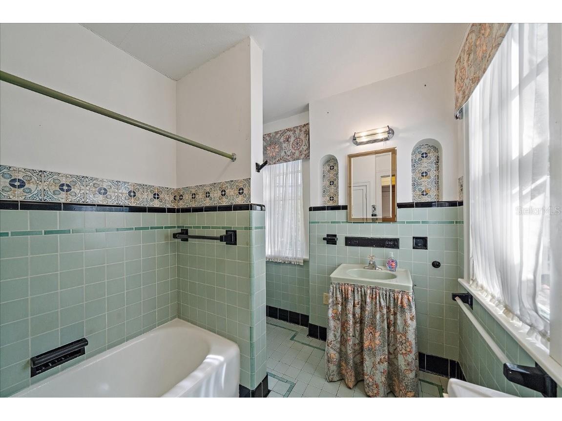 2830 Bay Shore Circle Sarasota FL 34234 A4665647 image45