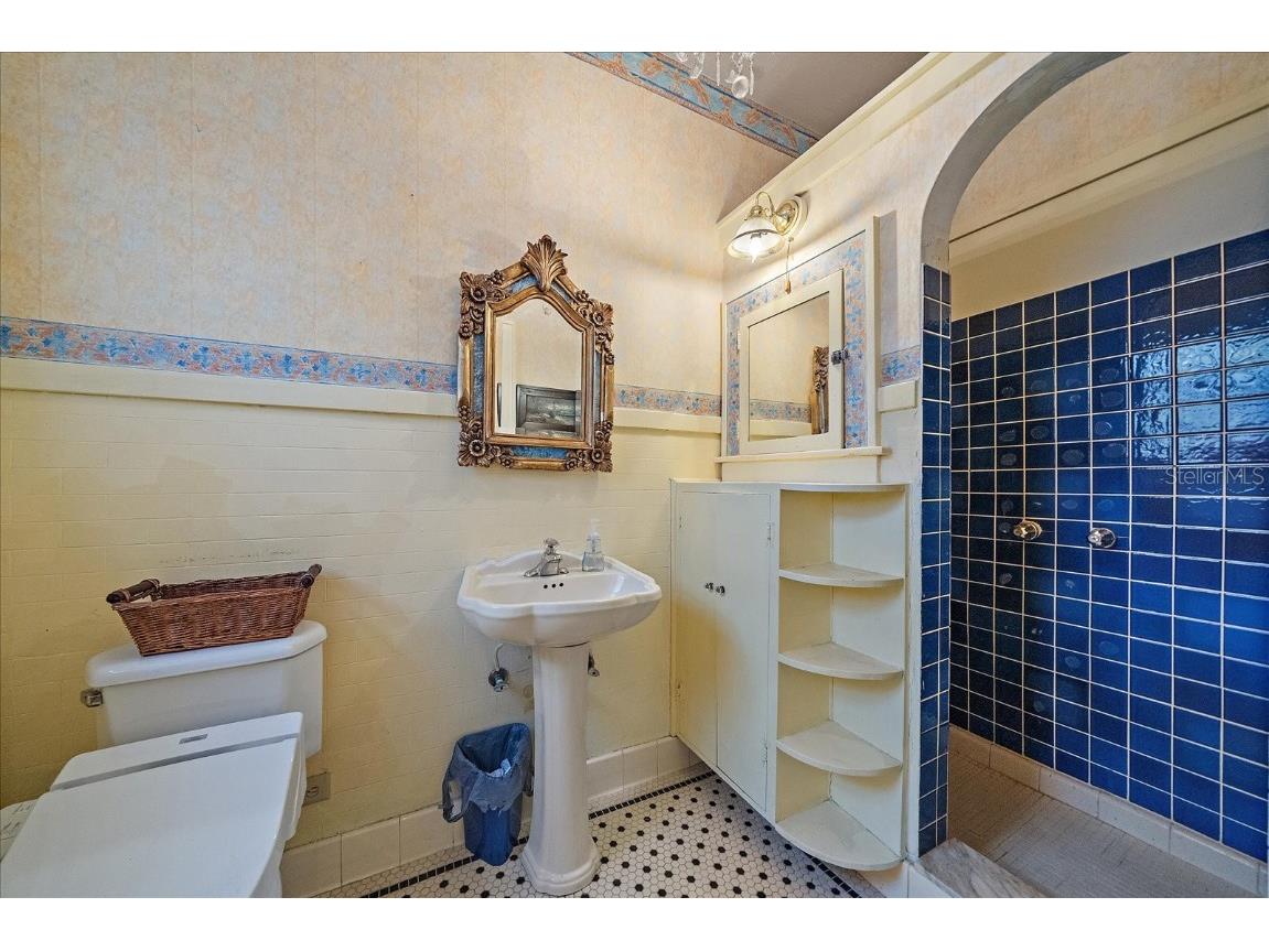 2830 Bay Shore Circle Sarasota FL 34234 A4665647 image46