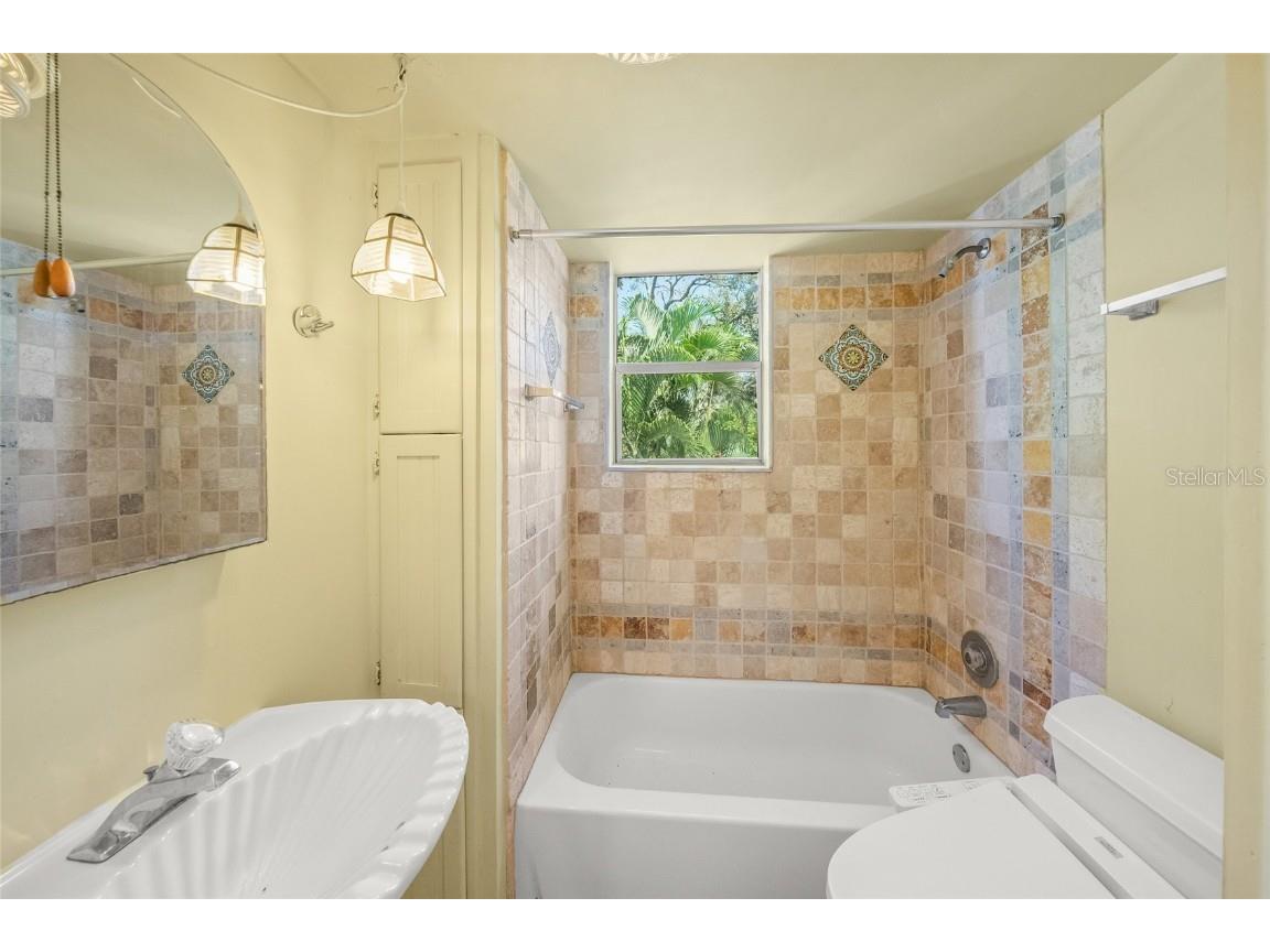 2830 Bay Shore Circle Sarasota FL 34234 A4665647 image50