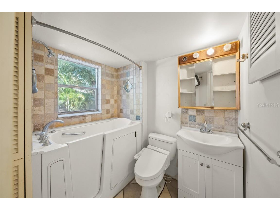 2830 Bay Shore Circle Sarasota FL 34234 A4665647 image54