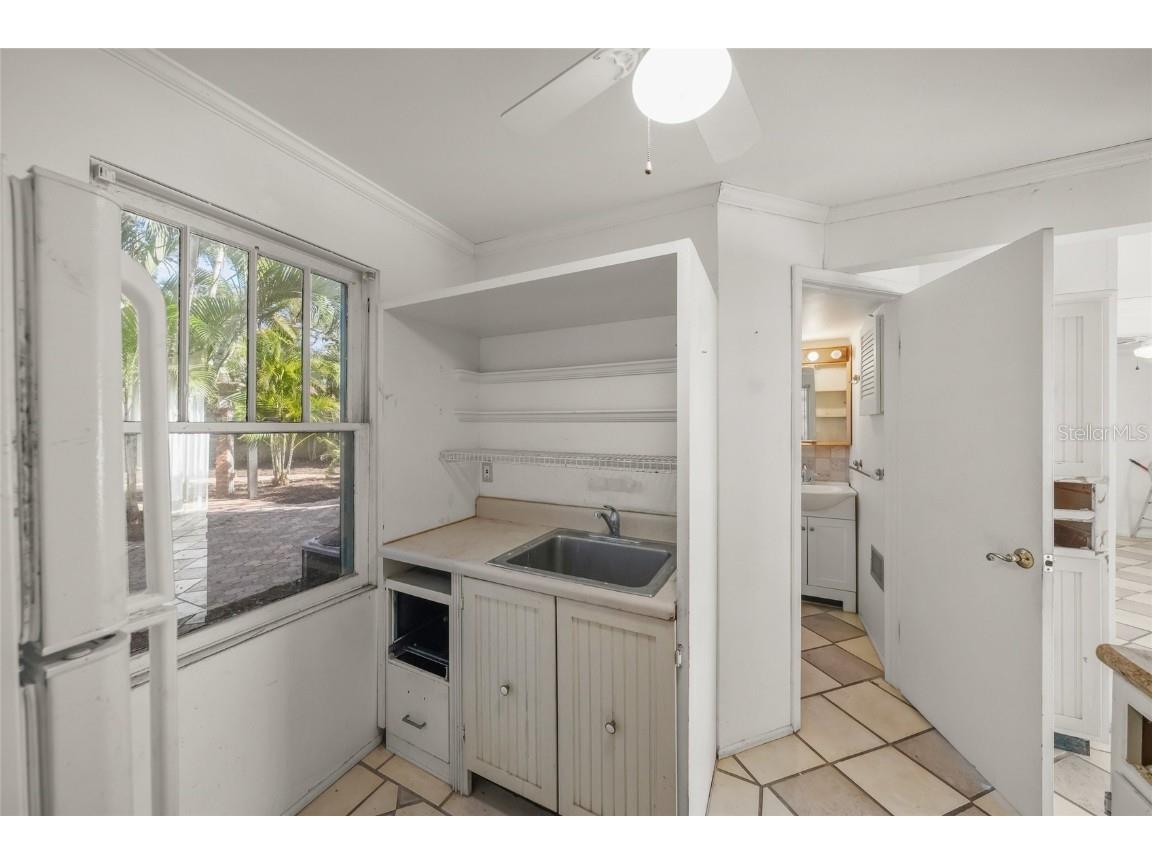 2830 Bay Shore Circle Sarasota FL 34234 A4665647 image55