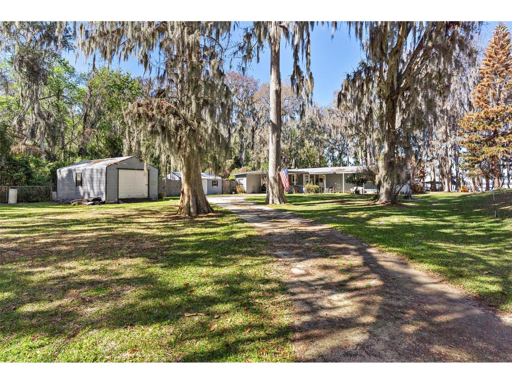 28315 Private Road Okahumpka FL 34762 - LAKE HARRIS G5109343 image1