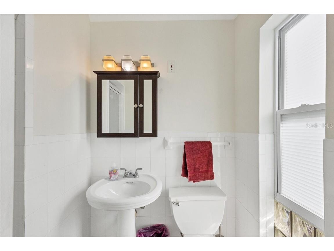 2832 Novus Street Sarasota FL 34237 A4670673 image22