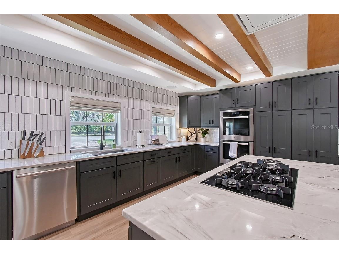 2833 Bay Shore Circle Sarasota FL 34234 A4648576 image11