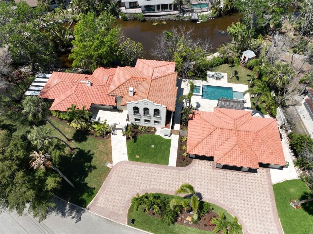 2833 Bay Shore Circle Sarasota FL 34234 A4648576 image2