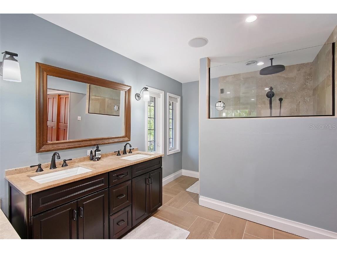 2833 Bay Shore Circle Sarasota FL 34234 A4648576 image24