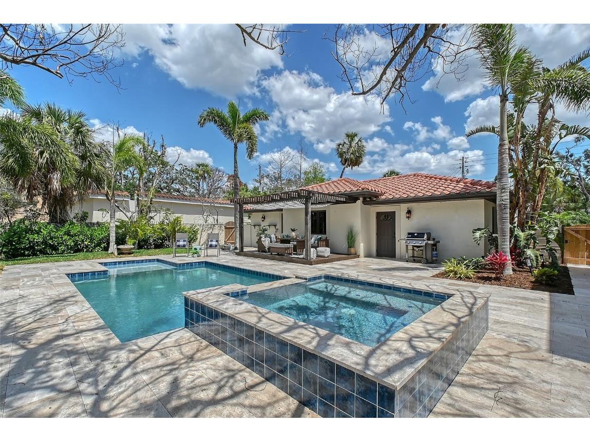 2833 Bay Shore Circle Sarasota FL 34234 A4648576 image28