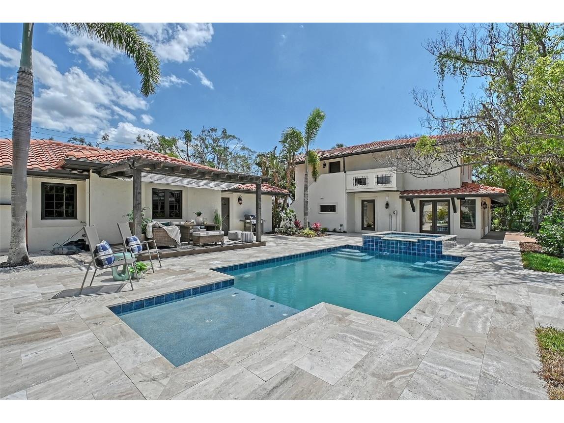 2833 Bay Shore Circle Sarasota FL 34234 A4648576 image3