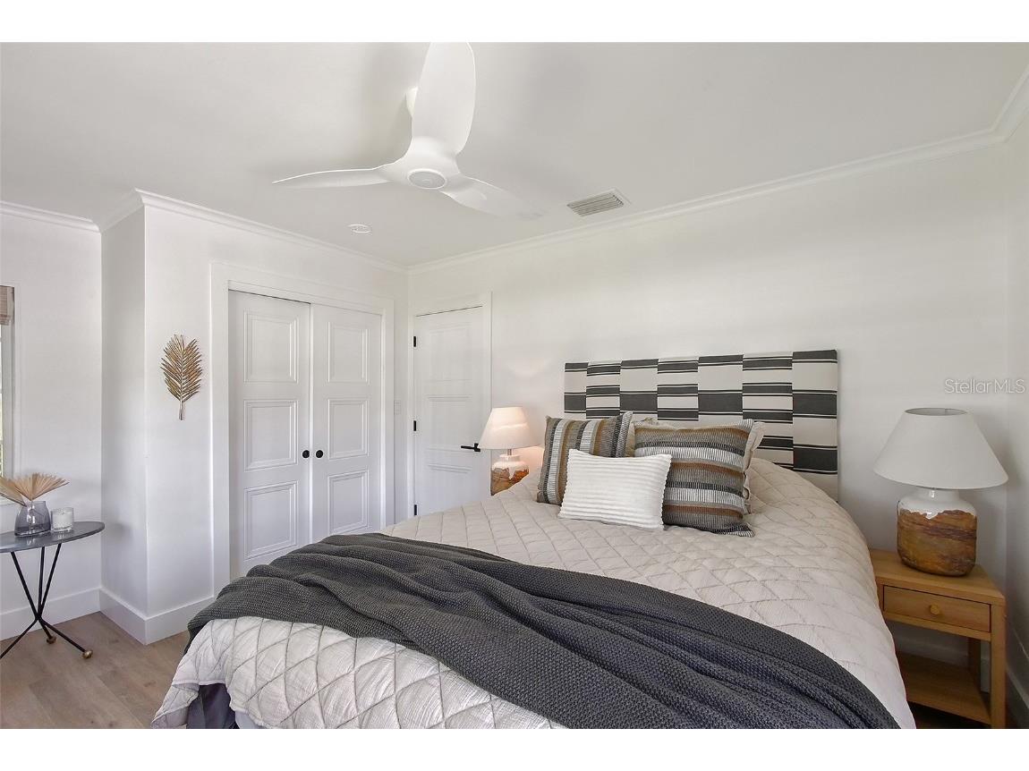 2833 Bay Shore Circle Sarasota FL 34234 A4648576 image32