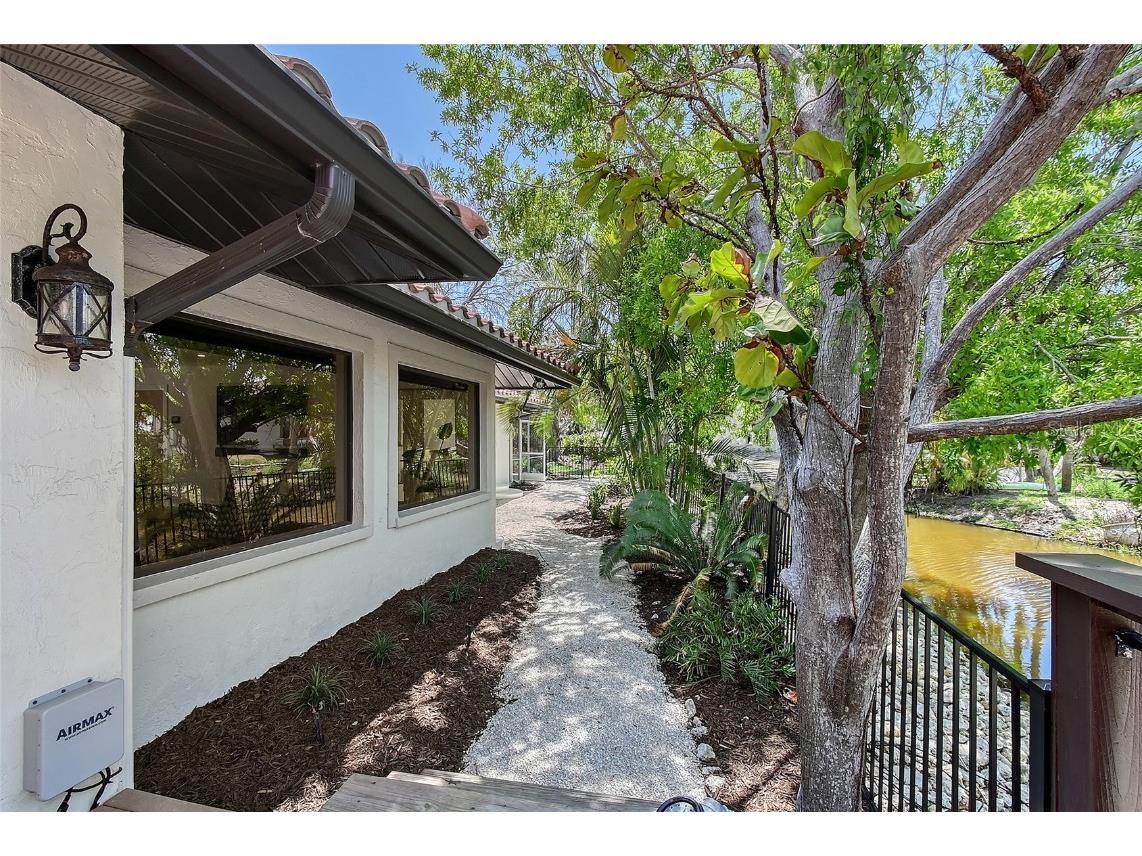 2833 Bay Shore Circle Sarasota FL 34234 A4648576 image43