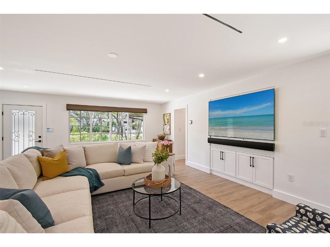 2833 Bay Shore Circle Sarasota FL 34234 A4648576 image7