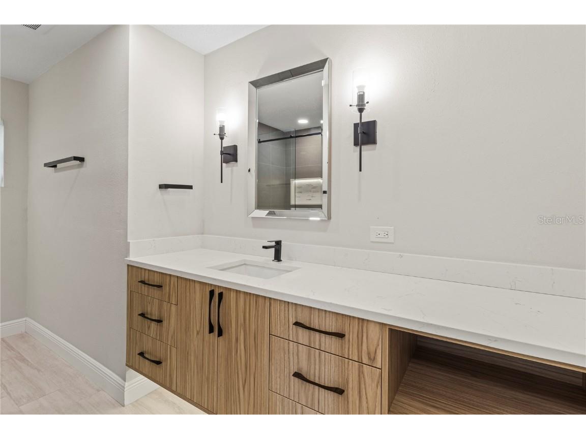 2833 Valley Forge Street Sarasota FL 34231 A4667164 image17