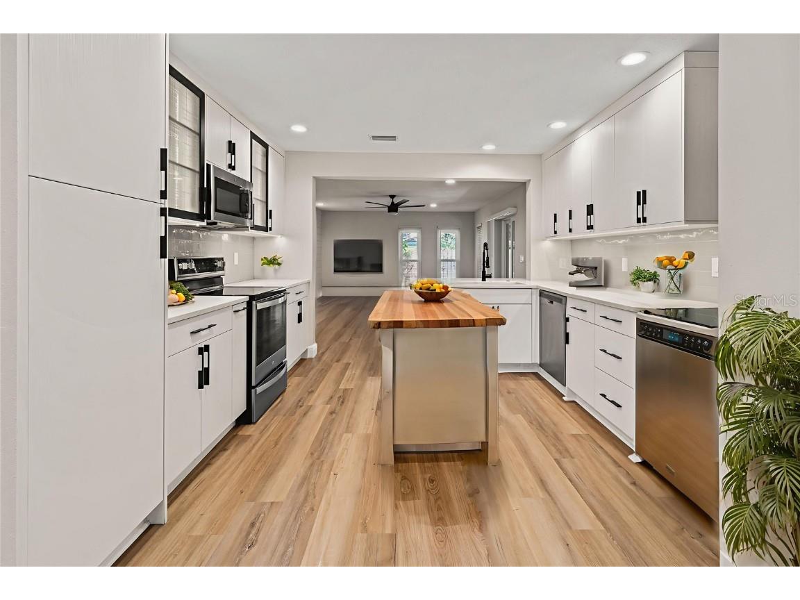 2833 Valley Forge Street Sarasota FL 34231 A4667164 image21