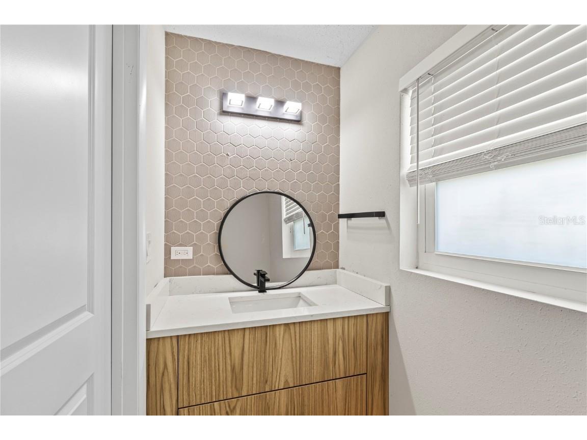 2833 Valley Forge Street Sarasota FL 34231 A4667164 image35