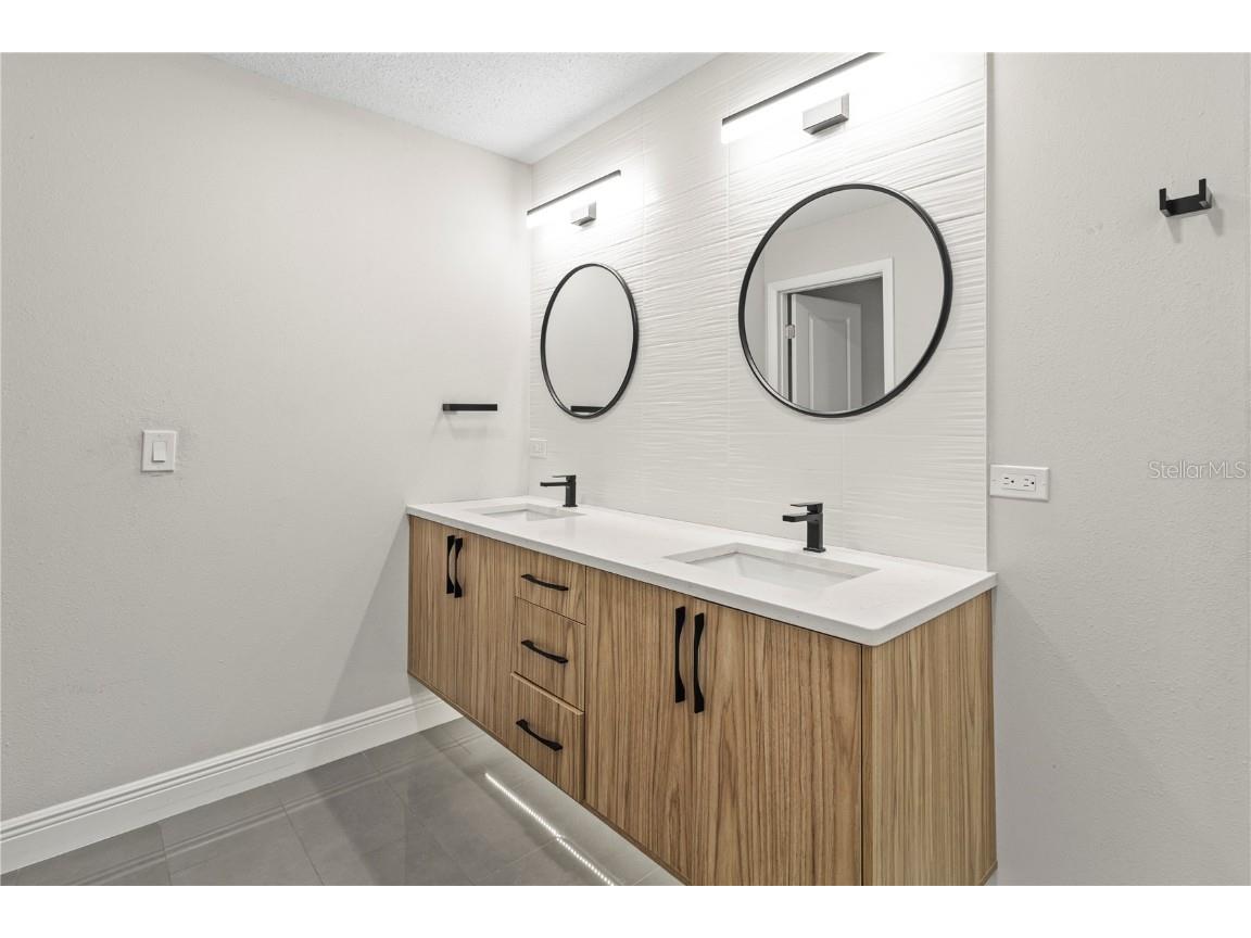 2833 Valley Forge Street Sarasota FL 34231 A4667164 image42