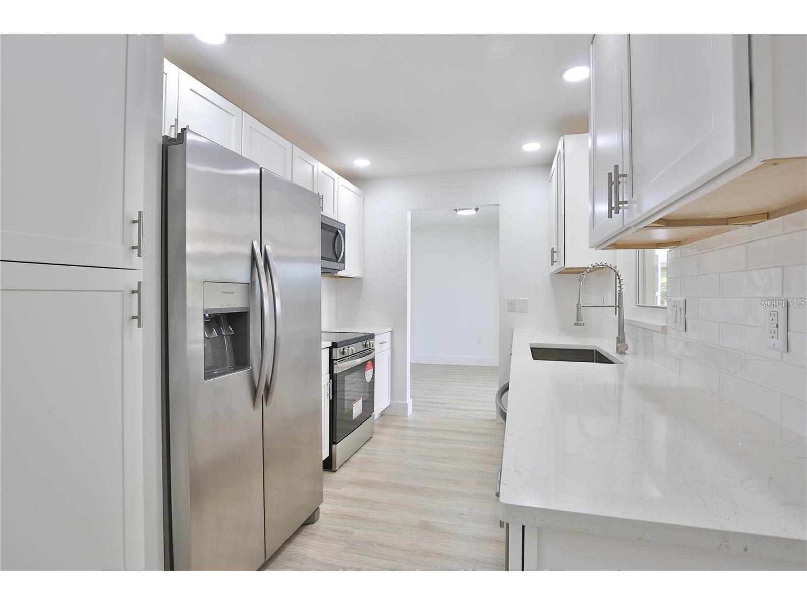 2834 Hardee Drive Sarasota FL 34231 A4688000 image3